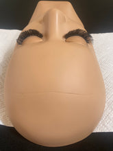 Load image into Gallery viewer, Deluxe Mannequin - Lash Extensions.
